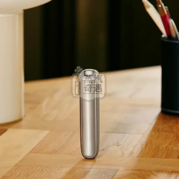Ploom AURA 加熱菸主機月光銀展示